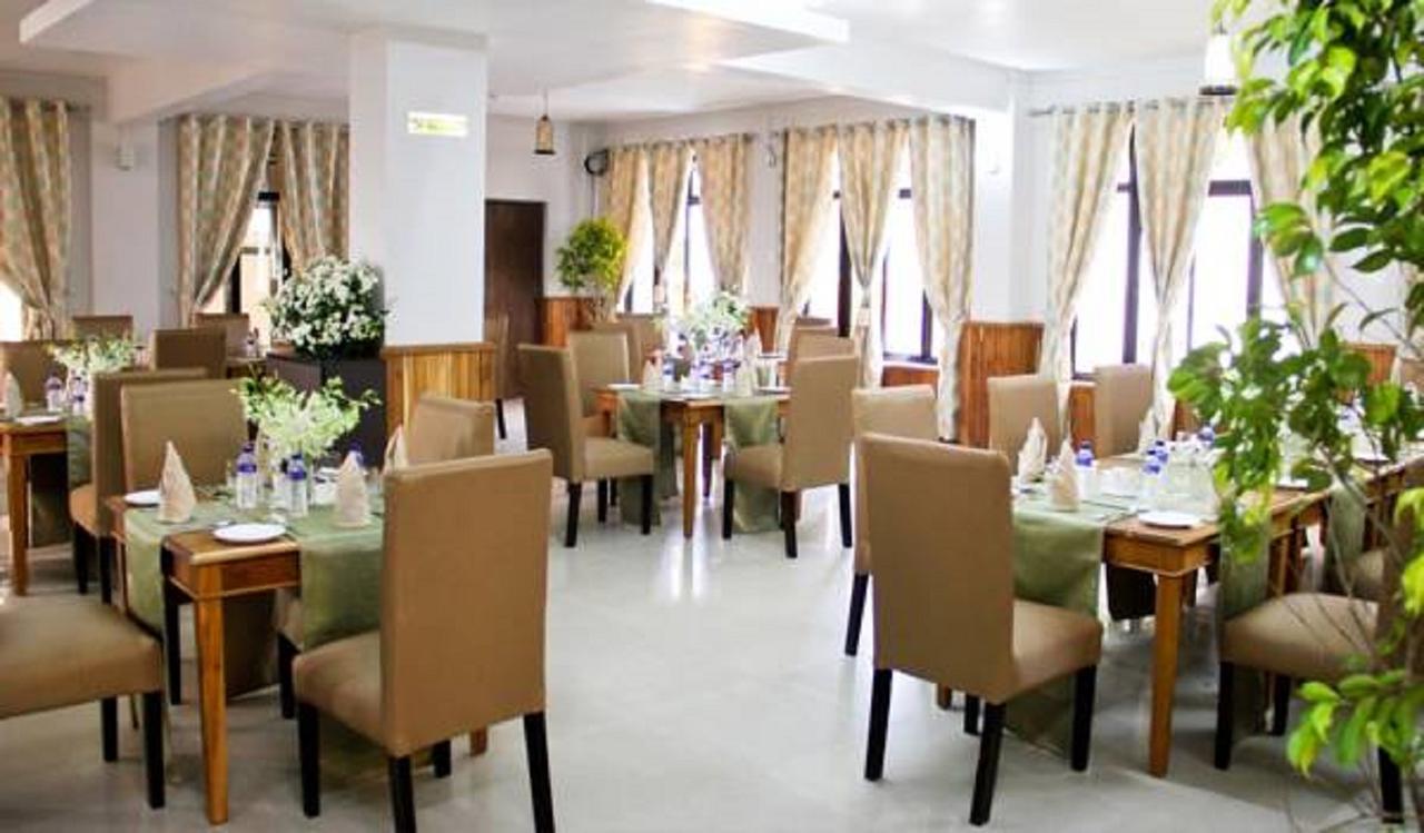 De Oriental Grand Hotel Kohima Buitenkant foto